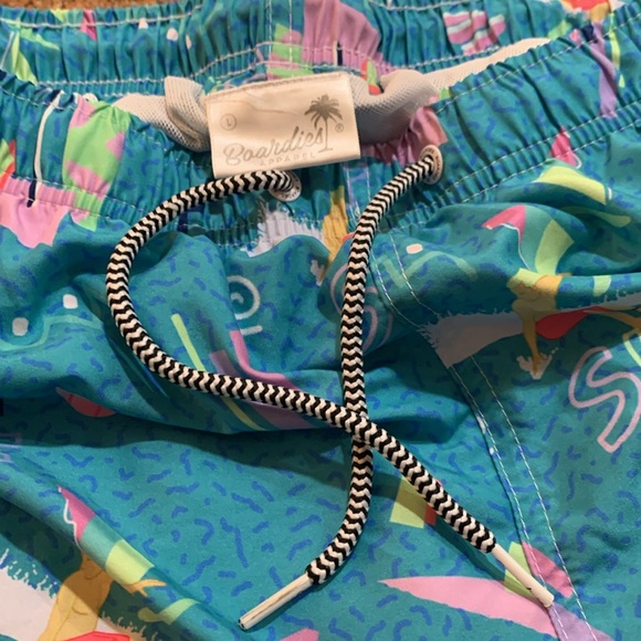 NICE HIGHER END BOARDIES MENS BATHING SUIT, (LARGE) FITS  LIKE A MEDIUM, EUC!!! - Picture 2 of 6